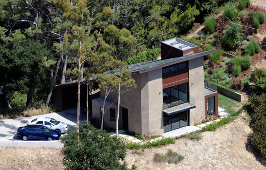 Pictured is the quaint lake-side love nest where Robert Pattinson and Kristen Stewart have been spending time whilst taking a break from filming the Twilight series. The humble property features a drive in garage, with Rob's classic Chevy Nova parked in. Also panoramic windows with a view of Stone Canyon Lake in Bel Air and a small garage and balcony off the master bedroom.